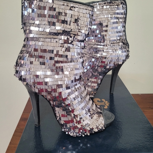 Beyoncé Dereon Dynamite Ankle Boots - Picture 2 of 5